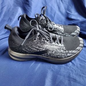 Brooks Women's Levitate 3 10M Sneaker
